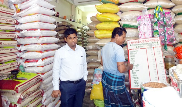 মোরেলগঞ্জে চালের বাজার নিয়ন্ত্রনে রাখতে প্রশাসনের ঝটিকা অভিযান