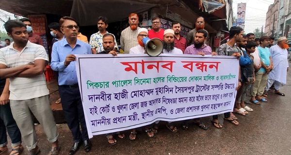 বিনিয়োগ ও দোকান হারিয়ে পথে বসার শঙ্কায় পিকচার প্যালেস সিনেমা হল বিল্ডিংয়ে ব্যবসায়ীরা