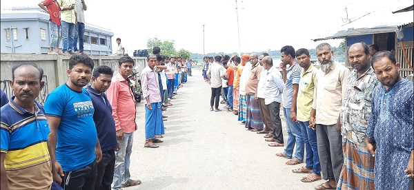 মোংলায় ইউপি চেয়ারম্যান উৎপলের বিরুদ্ধে দুর্নীতি, অনিয়মের প্রতিবাদ ও অপসারণ দাবীতে বিক্ষোভ