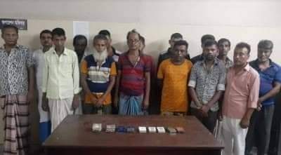 খালিশপুরে জুয়ার আস্তানায় কেএমপি পুলিশের অভিযান, ১৫ জুয়াড়ি গ্রেফতার