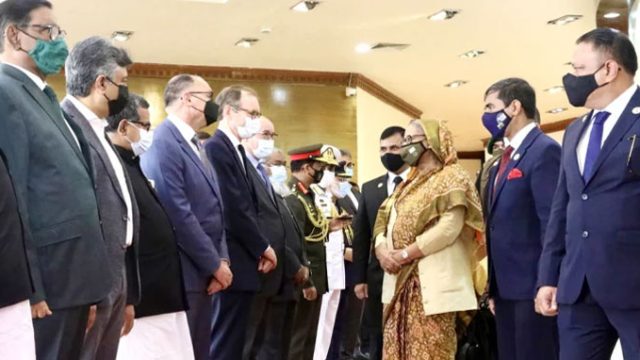 লন্ডন-নিউইয়র্কের উদ্দেশ্যে ঢাকা ছাড়লেন প্রধানমন্ত্রী