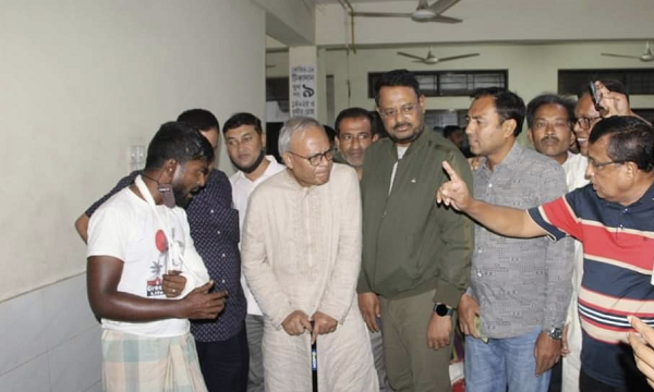 খুলনায় আহত নেতাকর্মীদের দেখতে এলেন রিজভী
