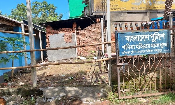 ডুমুরিয়ায় বীর মুক্তিযোদ্ধার জমি জোর করে দখল