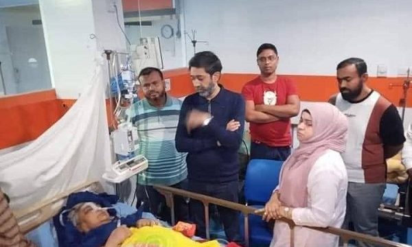 শেখ সুজনের অসুস্থ মায়ের শয্যা পাশে শেখ রুবেল