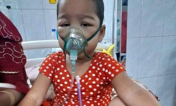 অসহায় পিতা-মাতার সাহায্যের আবেদন ছোট্ট রুকাইয়া বাঁচতে চায়