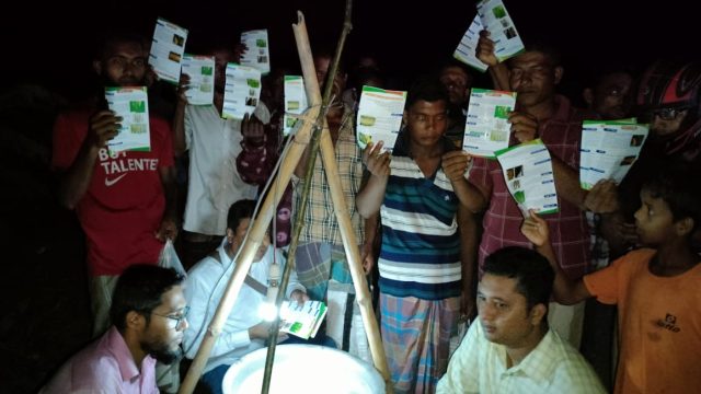 ডুমুরিয়ায় আলোর ফাঁদে ফসল সুরক্ষা