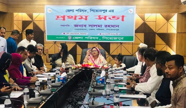 পিরোজপুরে নারী জেলা পরিষদ চেয়ারম্যানের দায়িত্ব গ্রহণ