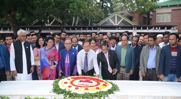 জাতির পিতার সমাধিসৌধে কুয়েটের নবনিযুক্ত প্রো-ভাইস চ্যান্সেলর প্রফেসর ড. সোবহান মিয়া’র শ্রদ্ধা নিবেদন
