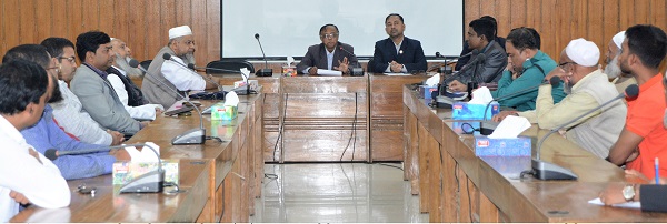 কুয়েট সংলগ্ন বাড়ির মালিক ও থানাসমূহের প্রতিনিধিদের সাথে কুয়েট ভিসি’র মতবিনিময় সভা অনুষ্ঠিত