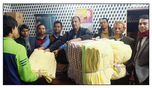 খুলনা মহানগর তাঁতী লীগের শীতবস্ত্র বিতরণ