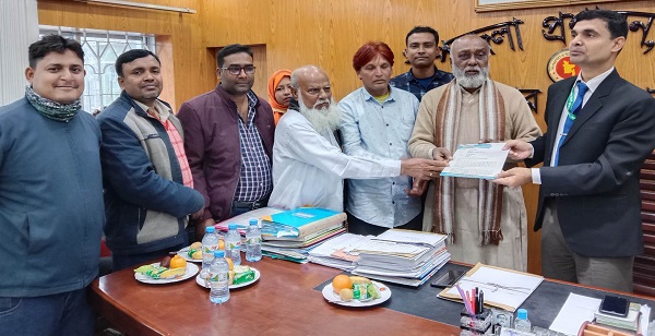 তালায় কপোতাক্ষ নদের উপর নির্মিতব্য ব্রিজের পিলারের দূরত্ব বৃদ্ধিকরণের দাবিতে স্মারকলিপি প্রদান