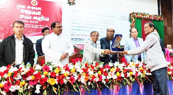 বিভাগের ৭৭ জন সেরা করদাতাকে সম্মাননা প্রদান