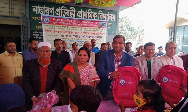 শার্শার নাভারণে সুবিধাবঞ্চিত শিক্ষার্থীদের মাঝে শীতের পোষাক ও শিক্ষা উপকরণ বিতরণ