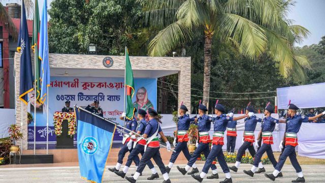 বাংলাদেশ পুলিশের ট্রেইনি রিক্রুট কনস্টেবলদের প্রশিক্ষণ সমাপনী কুচকাওয়াজ অনুষ্ঠিত