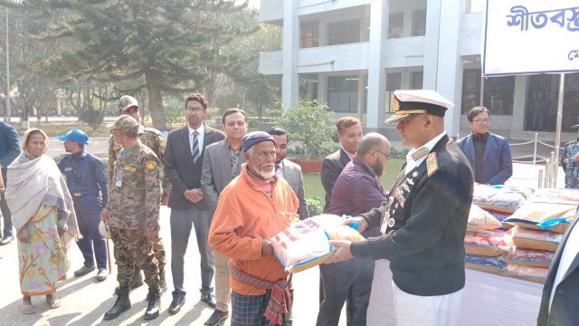 ২০০ শীতার্ত মানুষকে কম্বল দিয়েছেন মোংলা বন্দর কর্তৃপক্ষ