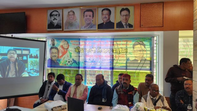 রূপসা, তেরখাদা ও দিঘলিয়া উপজেলায় ক্রীড়া সামগ্রী বিতরণ