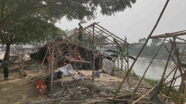 তালায় শতাধিক দোকান উচ্ছেদ