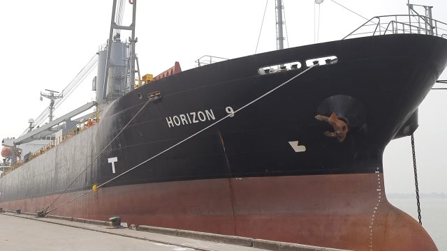 মোংলা বন্দরে চলছে মেট্রোরেলের ১৪তম চালানের ইঞ্জিন ও কোচ খালাসের কাজ