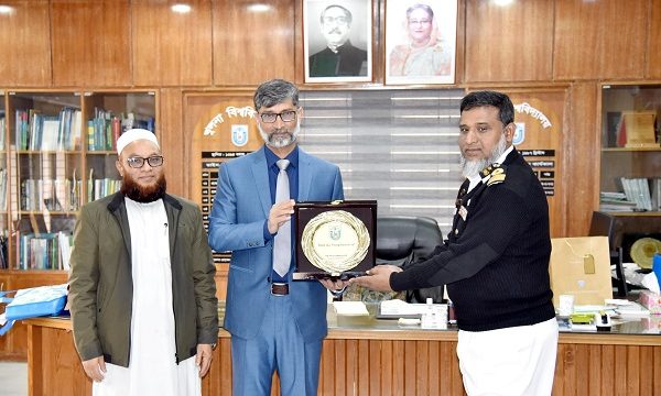 খুবি উপাচার্যের সাথে খুলনা শিপইয়ার্ডের ব্যবস্থাপনা পরিচালকের সৌজন্য সাক্ষাৎ