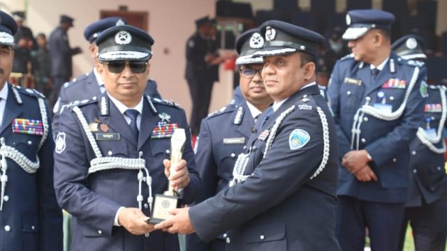 আইজিপি ব্যাজ পেলেন পুলিশ সুপার এস এম শফিউল্লাহ (বিপিএম)