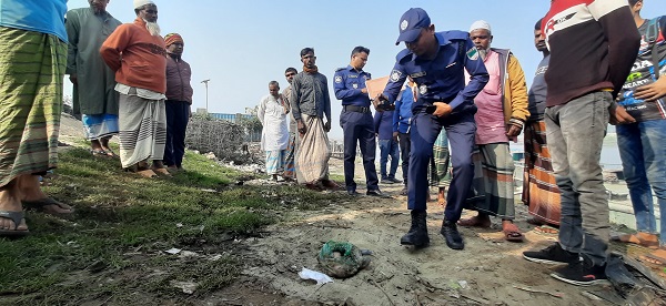 মোংলায় নদীর পাড় থেকে নবজাতকের মরদেহ উদ্ধার