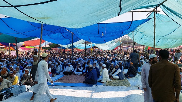 আখেরি মোনাজাতের মধ্য দিয়ে শেষ হয়েছে পিরোজপুরে তিনদিন ব্যাপী জেলা ইজতেমা