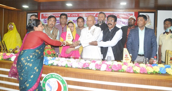 নগরীতে মিলন মেলা ও সফল নারী উদ্যোক্তাদের সম্মাননা প্রদান অনুষ্ঠিত