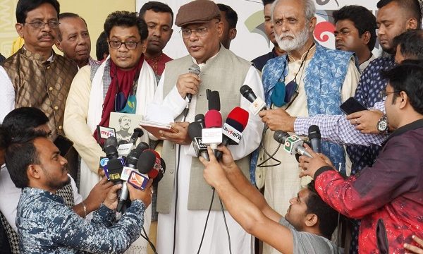 পাঠ্যপুস্তক নিয়ে বিভ্রান্তি ছড়ালে ব্যবস্থা; না পড়েই প্রতিক্রিয়া দিচ্ছেন মির্জা ফখরুল : তথ্যমন্ত্রী