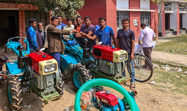 ডুমুরিয়ায় ক্লাইমেট স্মার্ট প্রযুক্তির মাধ্যমে কৃষি প্রশিক্ষণ