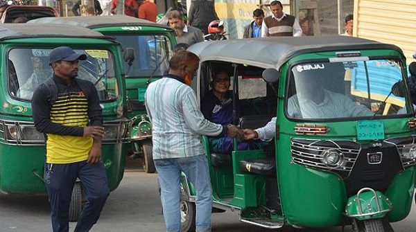 খুলনা নগরীতে থ্রি হুইলার থেকে চাঁদাবাজি বছরে প্রায় ৪কোটি টাকা