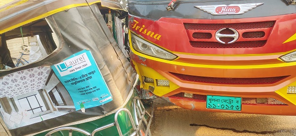 তালায় সড়ক দুর্ঘটনায় ইজিবাইকে ৪ যাত্রী আহত