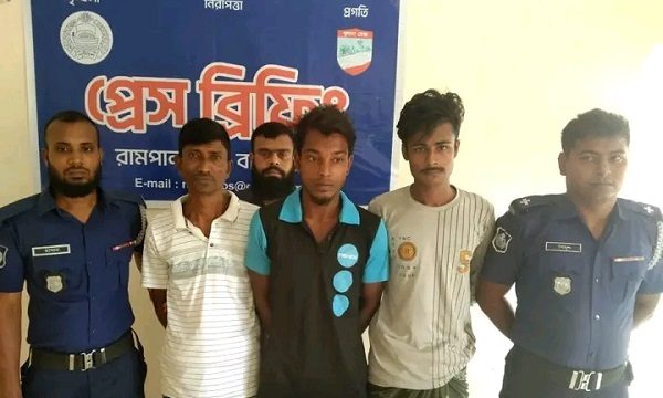 রামপালে গাঁজাসহ তিন মাদক কারবারি আটক