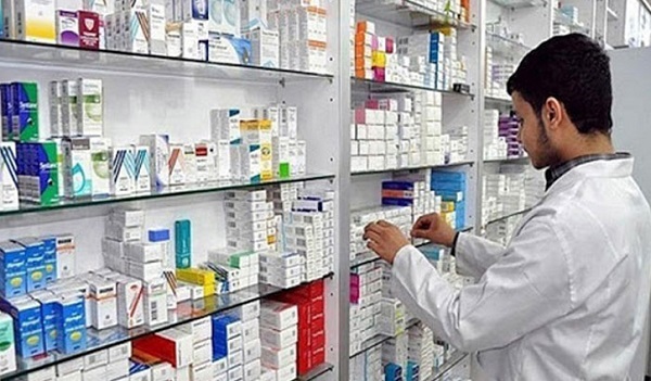 ডুমুরিয়ায় ফার্মাসিস্ট ছাড়াই চলছে ওষুধের দোকান