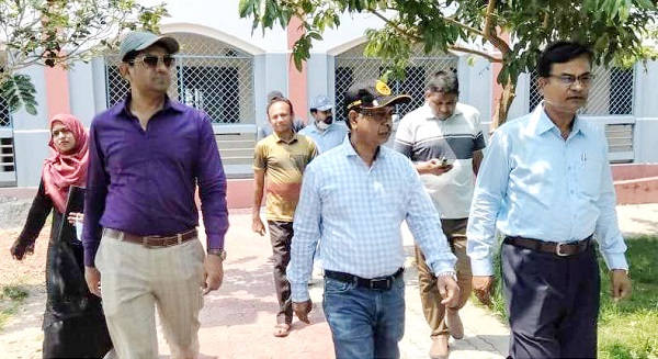 শেখ হেলাল উদ্দীন সরকারি কলেজ সংলগ্ন নদী শাসনে বাপাউবোর প্রকৌশলী