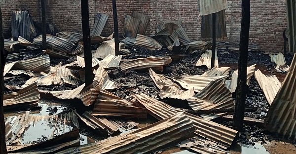 ফকিরহাটে ফার্নিচারের গোডাউনে অগ্নিকান্ড