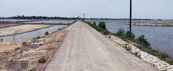 পাইকগাছায় ৬ কিলোমিটার সড়ক বদলে দিয়েছে লতা ইউনিয়নের যোগাযোগ ব্যবস্থা