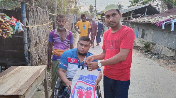 রামপাল রক্তদান ক্লাব’র অসহায়দের মাঝে ঈদ সামগ্রী বিতরণ