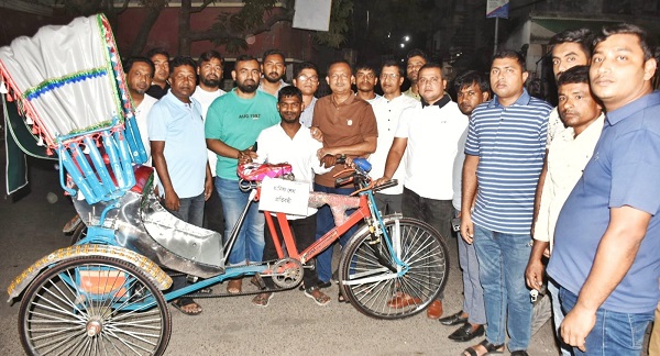 `সাধারণ মানুষের পাশে দাঁড়িয়ে মানবিকতার অনন্য উদাহরণ সৃষ্টি করেছেন : শেখ সোহেল`