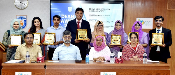 খুবির সামাজিক বিজ্ঞান স্কুলের ৯ শিক্ষার্থীকে মেধার স্বীকৃতিস্বরূপ ডিনস অ্যাওয়ার্ড প্রদান