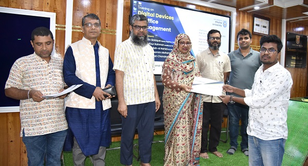 খুবিতে ডিজিটাল ডিভাইস ইন অফিস ম্যানেজমেন্ট শীর্ষক দু’দিনব্যাপী প্রশিক্ষণের সমাপনী