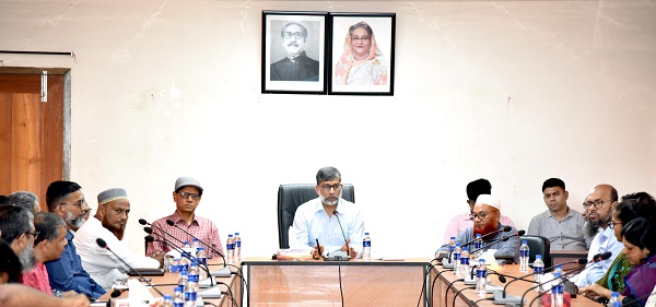 খুবিতে একাডেমিক ও প্রশাসনিক প্রধানদের সাথে উপাচার্যের মতবিনিময়