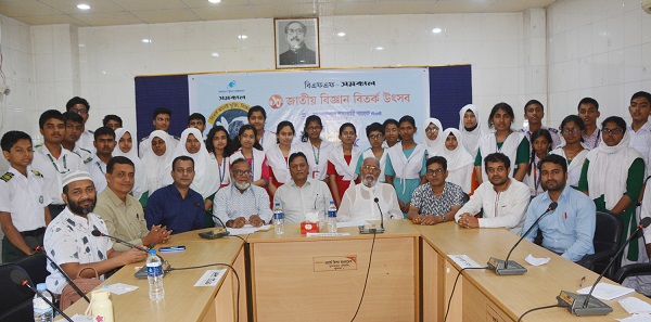 খুলনায় বিএফএফ-সমকাল বিজ্ঞান বিতর্ক প্রতিযোগিতা অনুষ্ঠিত