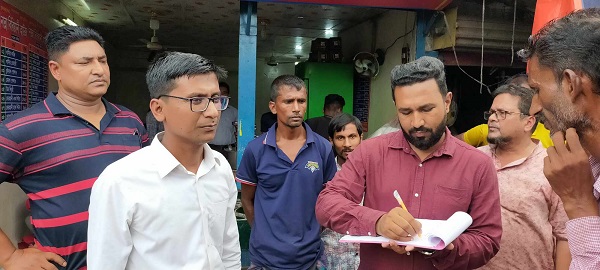 ডুমুরিয়ায় ভ্রম্যমান আদালত বসিয়ে ৬ টিদোকানে জরিমানা