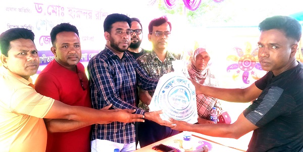 ফকিরহাটে মানসম্মত অংকুশ গলদা চিংড়ি পিএল বিক্রয় কার্যক্রম শুরু