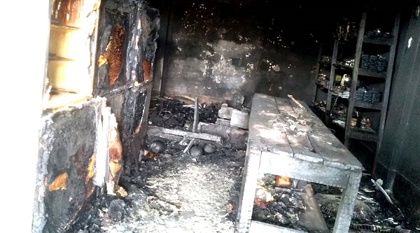 ফকিরহাটে দোকানে অগ্নিকাণ্ডে ৩০ লাখ টাকার ক্ষতি