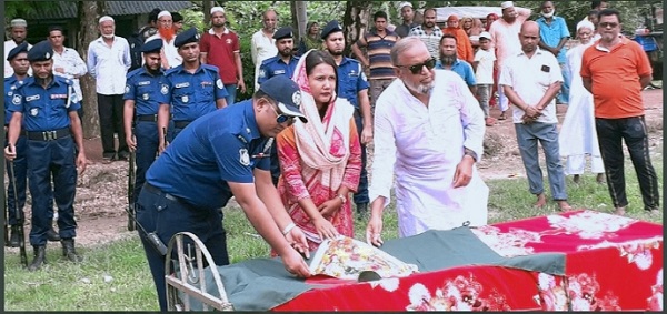 ফকিরহাটে বীর মুক্তিযোদ্ধাকে রাষ্ট্রীয় মর্যাদায় দাফন