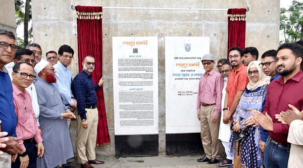 খুবিতে নবনির্মিত মেইন গেট ‘বিজয় তোরণ’ উদ্বোধন