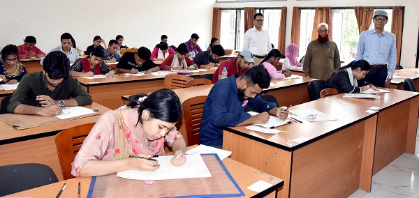 খুবির চারুকলা স্কুলে ভর্তিতে অঙ্কন পরীক্ষা অনুষ্ঠিত