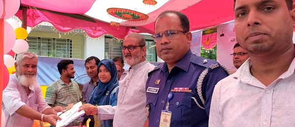 উপজেলা চেয়ারম্যান ও ইউএনও’র ভূমি সেবা সপ্তাহের কার্যক্রম পরিদর্শন