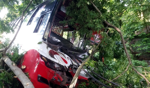 ফকিরহাটে দুই পরিবহনের সংঘর্ষ: নিহত ১ আহত ১২